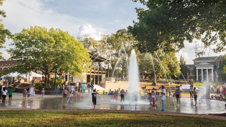 Duluth Town Green fountain with families